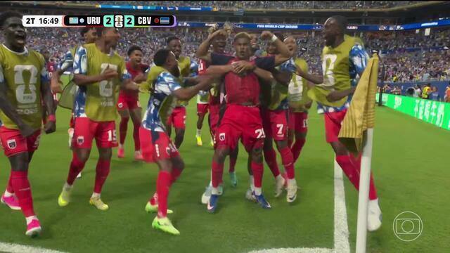 Uruguai e Cabo Verde ficam no empate em jogão Em partida que marcou os primeiros gols de Cabo Verde em Copas, seleções embolam briga no Grupo H